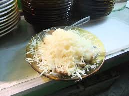 Menyiapkan 1/2 kg beras pulut ketan. Indonesian Cuisine User Midori Wikimedia Commons