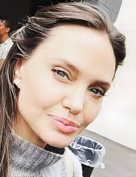 Angelina Jolie](https://www.facebook.com/groups/260147872977796/)😍🥰😘