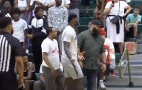 Jun 21, 2021 · bronny james goes off in first aau game of 2021! Video Lebron James Causes Scene At Bronny S Game As He Goes After Announcer Lakers Daily