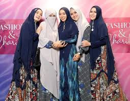 Wanita sering diganggu kok bisa ust muhammad faizar teh indadari kajian amida spesial. 10 Potret Terbaru Indadari Mindrayanti Mantan Istri Lucky Hakim Dan Caisar Yks