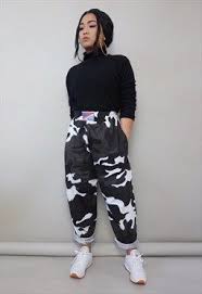 Black And White Camo Pants Outfit Camo Camouflage Army Sweatpants Trousers Joggers Fashion Outfits Crop Top Outfits Streetwear Fashion