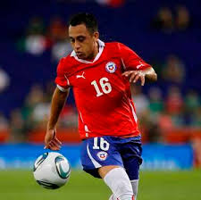 Al complicado momento deportivo por el que atraviesan los cruzados, y que tiene a su técnico gustavo poyet transitando por la cuerda floja, se suma uno que podría complicar significativamente sus aspiraciones futuras. Fabian Orellana Llegaria A Colo Colo Por 17 Millones De Pesos Mensuales El Mostrador