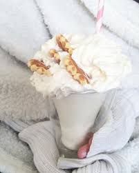 Dur Dur De Me Lever Ce Matin Ouff Pas J Ai Pas Cours J Ai Decidee De Commencer Ma Journee Avec Un Chocolat Blanc Chaud Chocolat Blanc Chocolat Chantilly