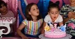 Ver más ideas sobre fiesta cumpleaños, decoracion de cumpleaños, cumpleaños. La Nina Que Peleo Por Apagar La Vela De Cumpleanos Y Que Se Volvio Viral