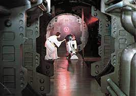 Star Wars movie review & film summary (1977) | Roger Ebert