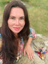 Can someone see who views their story