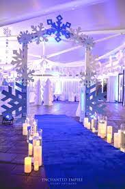 42 Beautiful Winter Wonderland Lighting Ideas For Outdoor And Indoor Decor Homyhomee Winter Wonderland Christmas Winter Wonderland Decorations Wonderland Sweet 16