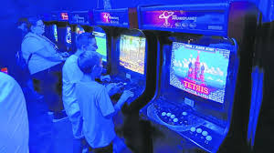 Por suerte para todos los que no tuvisteis la ocasión de poder jugar a estos títulos en su forma original, con su cabina, sus joysticks, sus. Maquinas Recreativas Para Un Viaje Nostalgico Al Pasado El Comercio