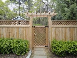 Lattice Topped Fence Google Search Traditional Garden Fence With Lattice Top Japanese Fence