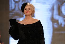 A urmat studii teatrale, absolvind secția de actorie a facultății de teatru din cadrul institutului de artă teatrală și cinematografică 'i.l.caragiale' (iatc) bucurești, în anul 1964, la clasa prof. Rodica Mandache Dumnezeu E Negustor Cat IÈ›i DÄƒ Atata IÈ›i Ia Marea Dragoste