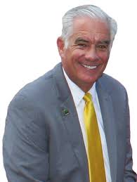 Administrator Recognized as Best in the Business Recycling Makes a Splash  Plaza Honors Administrator Past In Search of Early Eag