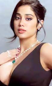 Janhvi Kapoor, Priyanka Chopra and more divas ace the side boob trend