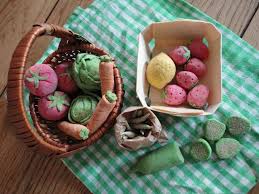 Idée objet pâte a sel. Mini Legumes En Pate A Sel Grenouille Citadine