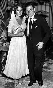 Hooded Dress Elizabeth Taylor S Husbands Elizabeth Taylor Style Mike Todd