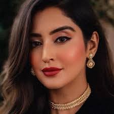 Sarah Karges's Instagram, Twitter & Facebook