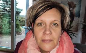 Sie bekommt die Hornhaut eines Fremden