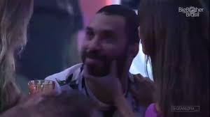 Em determinado momento da festa, os dois também aproveitando. Gil E Fiuk Se Beijando Bbb Youtube