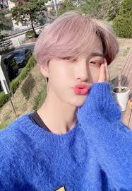 the duality of seonghwa's photos in his last instagram post is so funny 😭