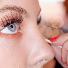 Typically, the process goes like this: Do Not Give Yourself A Lash Lift At Home Expert Insight Allure