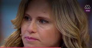 👑 #soleo (tongoy), escribió la profesional junto a una postal donde aparece sentada sobre una silla de mimbre, luciendo un tapado color fucsia sobre un traje rosado. Sole Onetto Se Confiesa Mi Foco Este Ano Es Tener Un Hijo M360 Cl