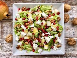 Spargere sopra i semi di chia. Insalata Con Pera Avocado E Ricotta La Cucina Salutare
