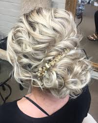 We're back to big to see these magnificent jumbo plaits. 29 Easy Cute Updos For Curly In Trending In 2021