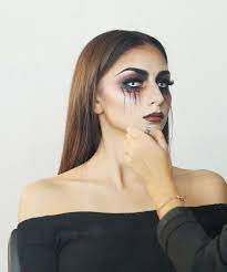 Exemple comment se déguiser en vampire élégante. Comment Se Faire Un Maquillage Vampire Facilement Cosmopolitan Fr