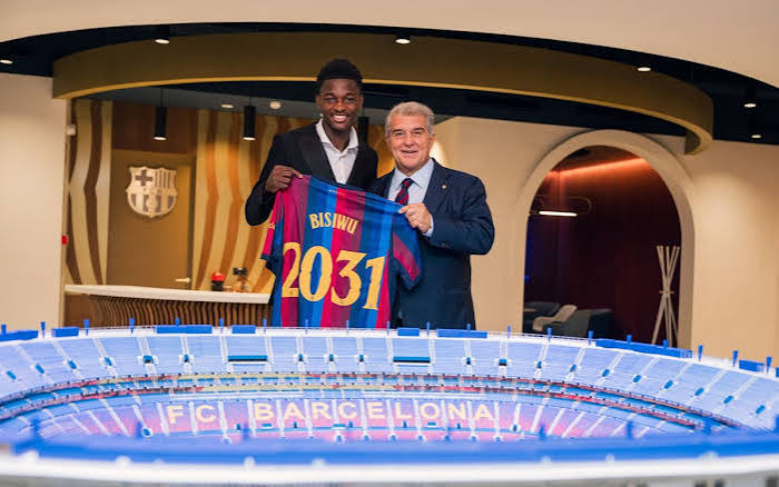 Jesse Bisiwu, presented as an FC Barcelona player