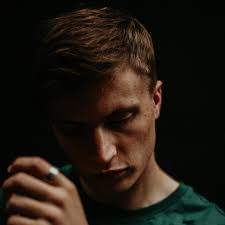 Darius Irwin's Instagram, Twitter & Facebook