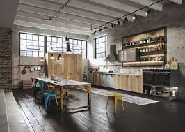 Stile Industriale Di Un Loft Con Illuminazione A Faretti Interni Della Cucina Cucina Loft Decorazione Cucina
