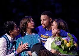 By the looks of curry's tweet for the show, steph will be on a team featuring himself, his wife, ayesha, his mother, sonya, his father, dell, and his sister, sydel. Watch Ayesha Curry Help Sister In Law Find Wedding Dress