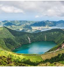 Os açores, oficialmente região autónoma dos açores, são um arquipélago transcontinental e um território autónomo da república portuguesa, situado no atlântico nordeste, dotado de autonomia política e administrativa. Ilha De Sao Miguel Tour Acores Roteiro De 5 Dias