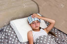 Unter meinen freunden die auch gerade chemo machen evtl 48h pumpe wie ich: Madchen Mit Hitzschlag Auf Dem Bett Mit Kuhlen Nassen Handtuch Auf Dem Kopf Lizenzfreie Fotos Bilder Und Stock Fotografie Image 66256419