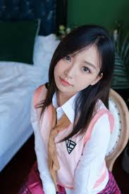 新模红豆清纯甜美，性格温柔。联系丫丫约拍摄。丫丫微信：Ly5588888855。 林希威@linsivvi303