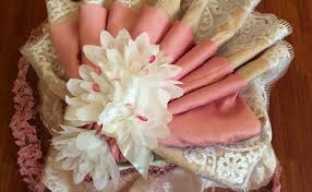 Apalah sangat berbanding dia besarkan kita.hadiahkan sepasang telekung untuk kegunaan dipagi raya. Gubahan Hantaran Telekung Simple Gubahantelekung Gubahanhantaran Kahwin Telekungsolat Cute766