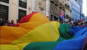 Además, las actitudes transfóbicas hacen que la población transgénero y de género diverso sean especialmente vulnerables a delitos de. Ha Quem Ainda Nos Queira No Armario Uma Volta Ao Mundo Pelos Direitos Lgbti Esquerda