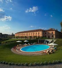 Komplekset ligger i casa savoia, en gang eiendommen til savoys kongelige familie. Albergo Dell Agenzia Hotel Nel Roero Langhe In Piemonte Camere E Servizi Per Turisti Aziende E Famiglie