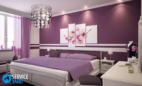 لوحات في غرفة النوم فوق السرير في فنغ شوي