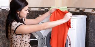 Hal ini perlu diperhatikan karena mencuci dengan mesin cuci akan membuat bahannya mudah rusak atau malah akan rusak. Mencuci Pakaian Dengan Cuka Ini Sekian Manfaatnya Lifestyle Fimela Com