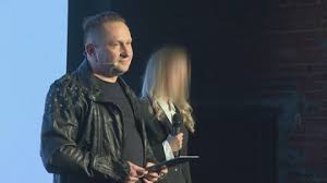 Kamil durczok pisał również artykuły do magazynu. Kamil Durczok Przed Sadem Dziennikarzowi Grozi 12 Lat Wiezienia Polsat News