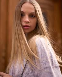 Eszter iszak is a 33 year old hungarian tv personality. Uj Kollekcio Uzlet Elado Uj Termek Iszak Eszti Ruha 3jswelding Com