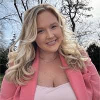 Lisa Conlon's Instagram, Twitter & Facebook