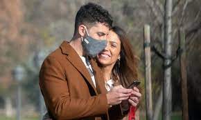 Maybe you would like to learn more about one of these? Nerea Garmendia De Paseo Con Su Novio