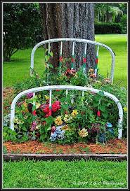 Flower Bed In Front Of A House This So Reminds Me Of My Sister Theresa She Would Definately Be The One To P Vintage Garden Decor Garden Decor Vintage Garden