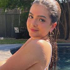 Mel Maia posa de maiô e é detonada por motivo inusitado: Exagerou