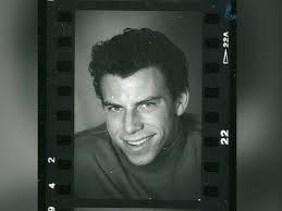 Erik's modeling photos! He has great facial structure. I bet he would have  had a successful modelling career. : r/MenendezBrothers