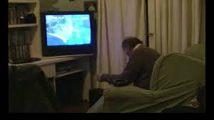 Resultado de imagen para ancianos viendo television