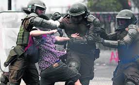 Hoy rige nuevo horario desde las 22:00 horas este miércoles entrará en vigencia el nuevo horario del toque de queda, retrasándose en una hora hasta las 05:00 horas. Pinera Reduce El Toque De Queda En Chile Para Hacer Frente A La Critica Social Hoy