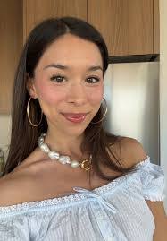 Loren Wolfe's Instagram, Twitter & Facebook