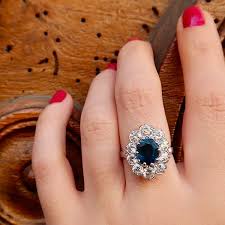 Bague ancienne or blanc 18k platine diamants et saphirs calibrés t49 art deco. Bague Marguerite Saphir 2 21 Carats Et Diamants 2 50 Carats En Or Blanc Et Platine Prix Gemme 4980 Valeur Neuv Bague Marguerite Bague Bague Saphir Diamant